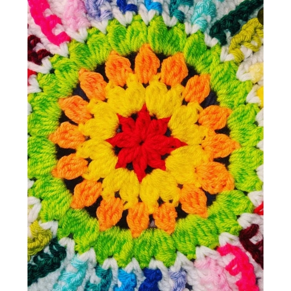 Large Handmade Crochet Bell Flowers Doily - Picture 5 of 5